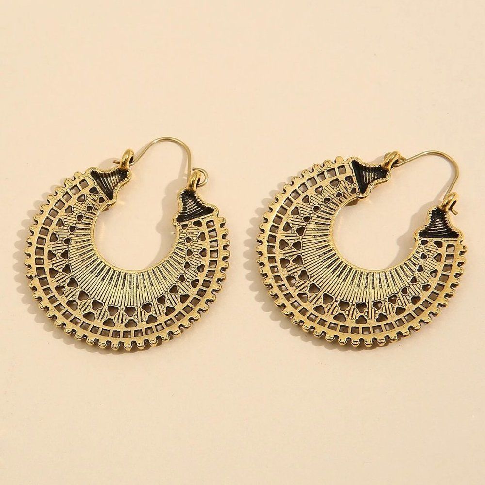 NWOT - Antique Gold Color Round Earrings